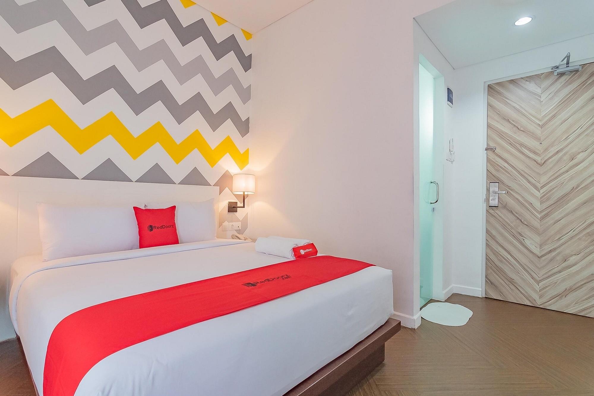 Reddoorz Premium @ Hebat 3*