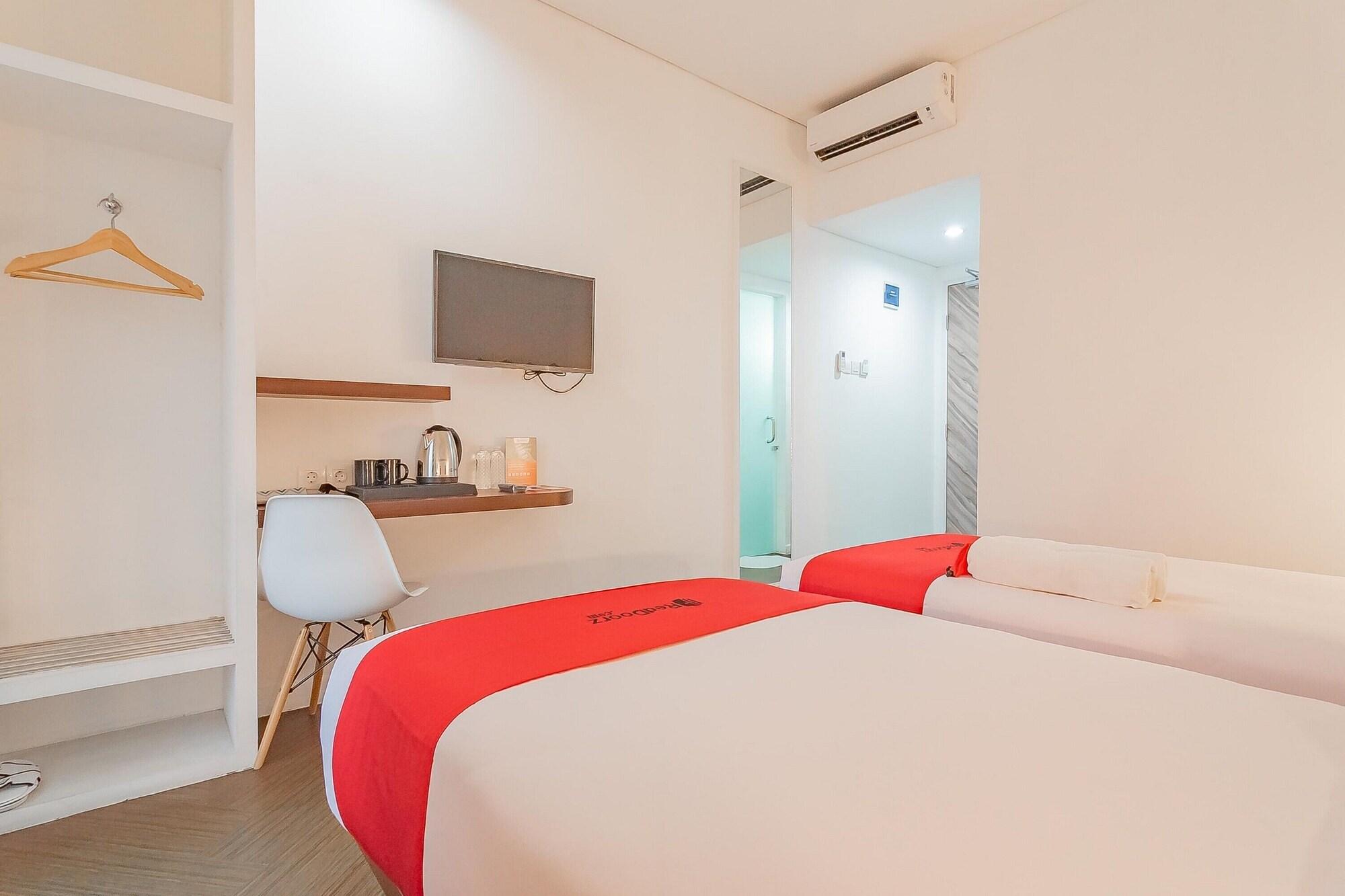 Reddoorz Premium @ Hebat Bandung