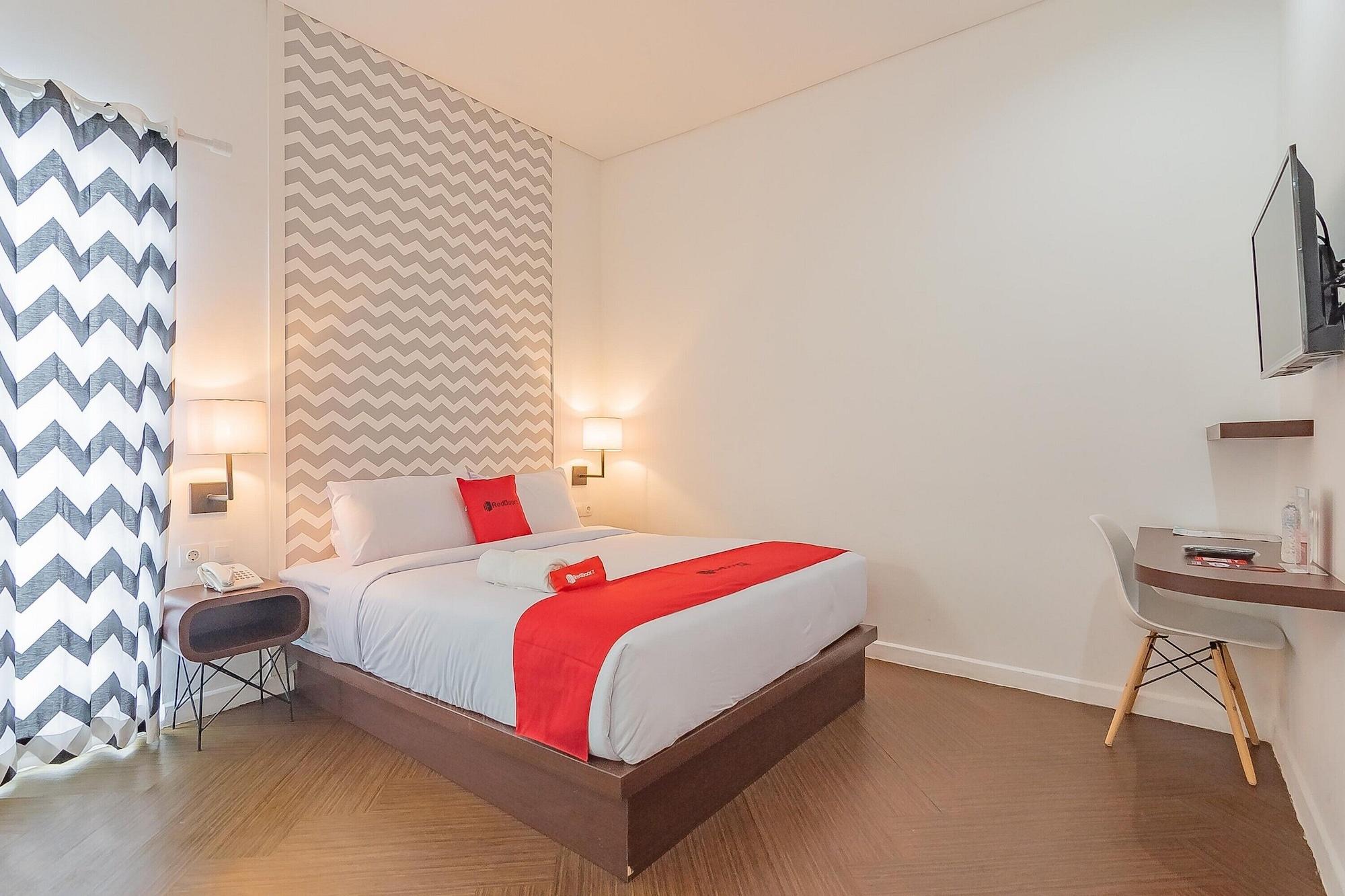 Hotel Reddoorz Premium @ Hebat 3*